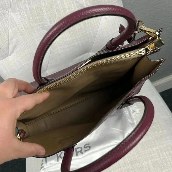 Michael Kors MK Mercer Large Satchel Plum Bag Pebbled Leather Accordion EUC - Picture 4 of 13